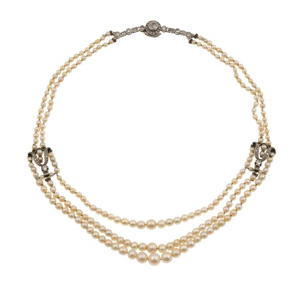 Collana con fili di perle naturali