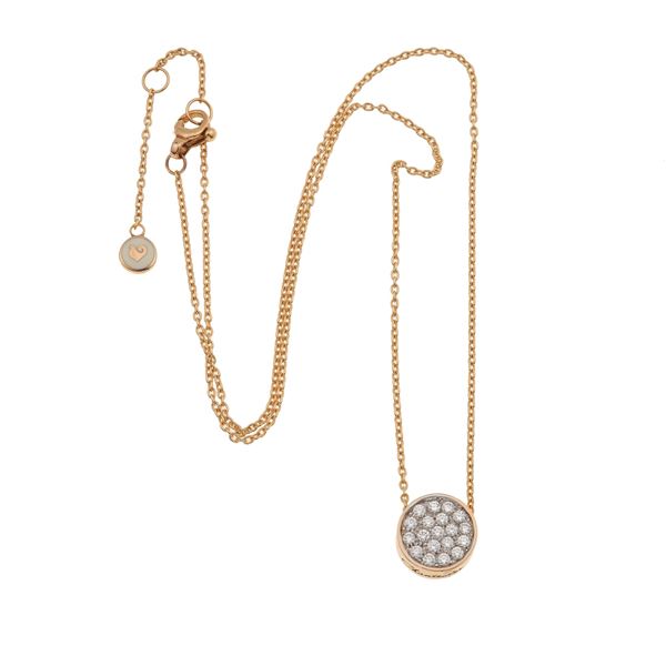 Chantecler. Girocollo con pendente "Paillettes" con diamanti per ct 0.47 e smalto bianco