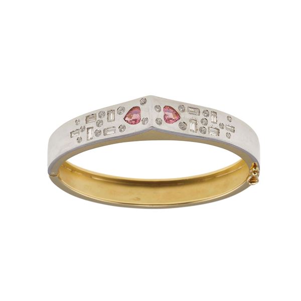 Bracciale semi rigido con diamanti e corindoni rosa