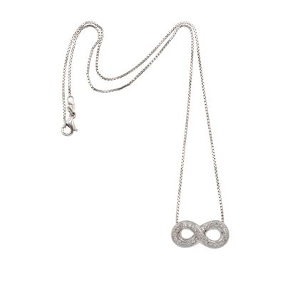 Girocollo in oro bianco 750/1000 con pendente decorato da piccoli diamanti
