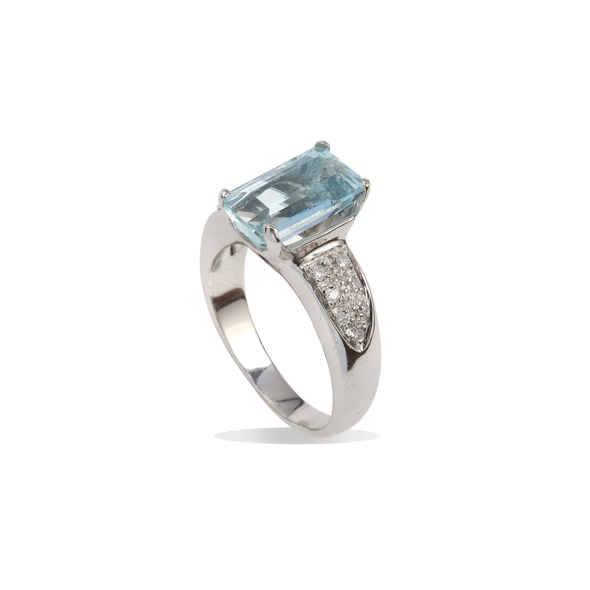 Anello in oro bianco 750/1000 con acquamarina e diamanti