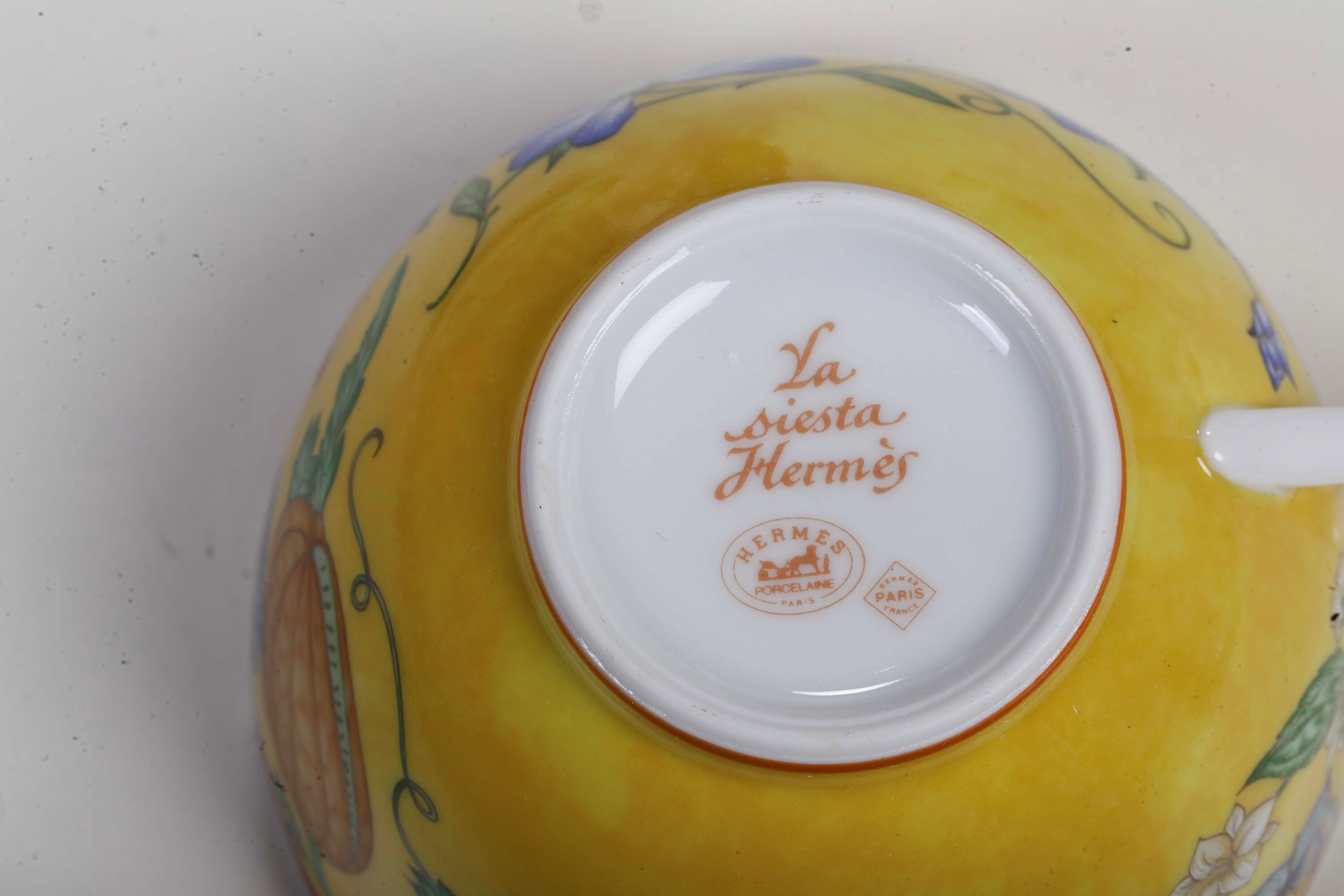 Coppia di Tazze da Tè Hermès “la Siesta” Francia, Manifattura Limoges, Seconda Metà del XX Secolo