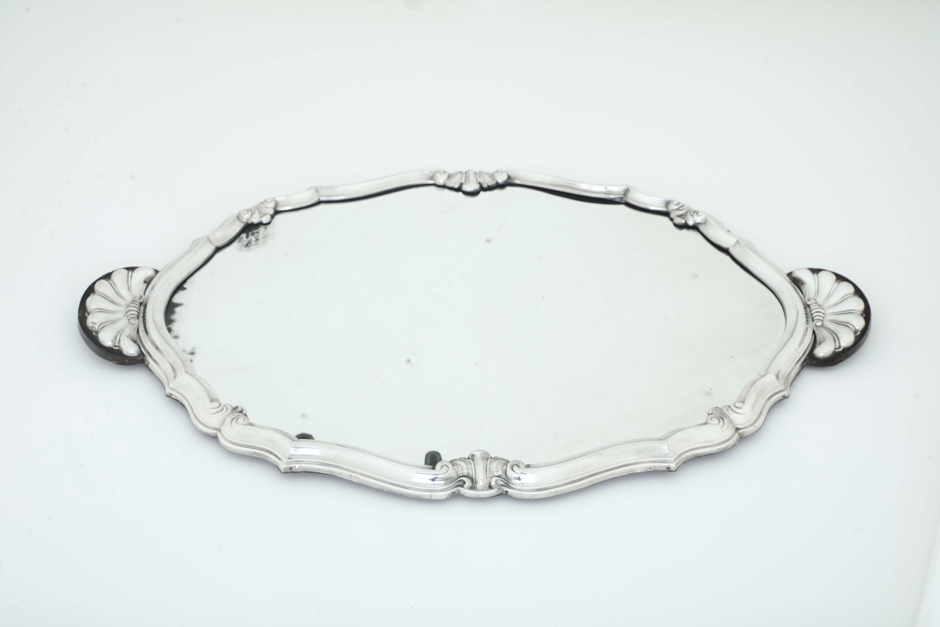 Présentoir a Specchio con Cornice Modanata. Argenteria Italiana del XX Secolo, Argentiere Castaud...
