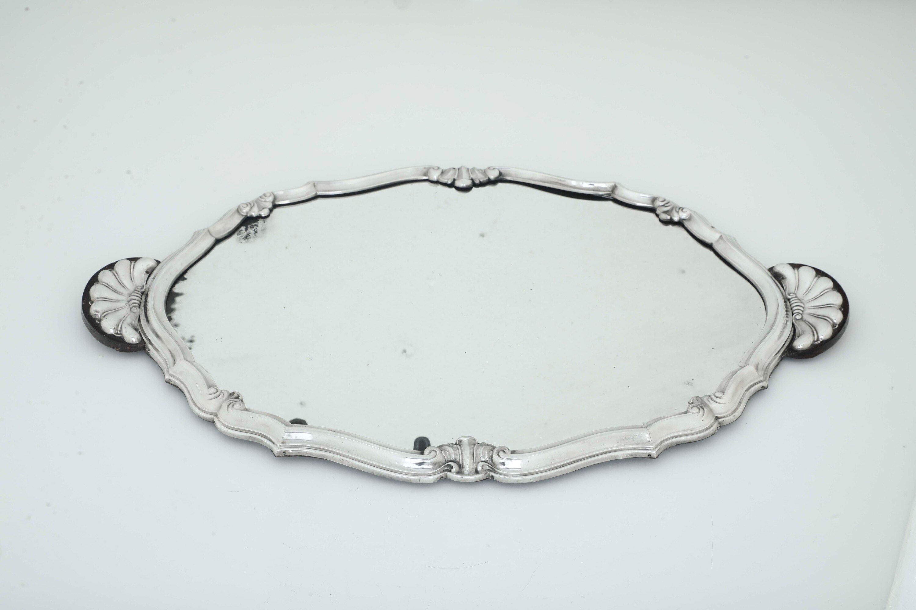 Présentoir a Specchio con Cornice Modanata. Argenteria Italiana del XX Secolo, Argentiere Castaud...