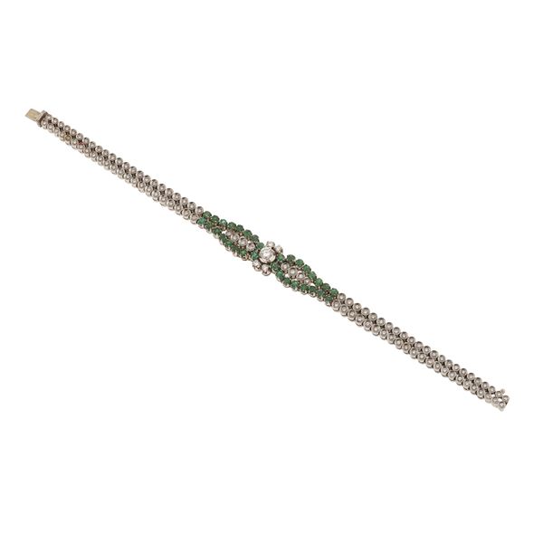 Bracciale con piccoli diamanti e smeraldi centrali