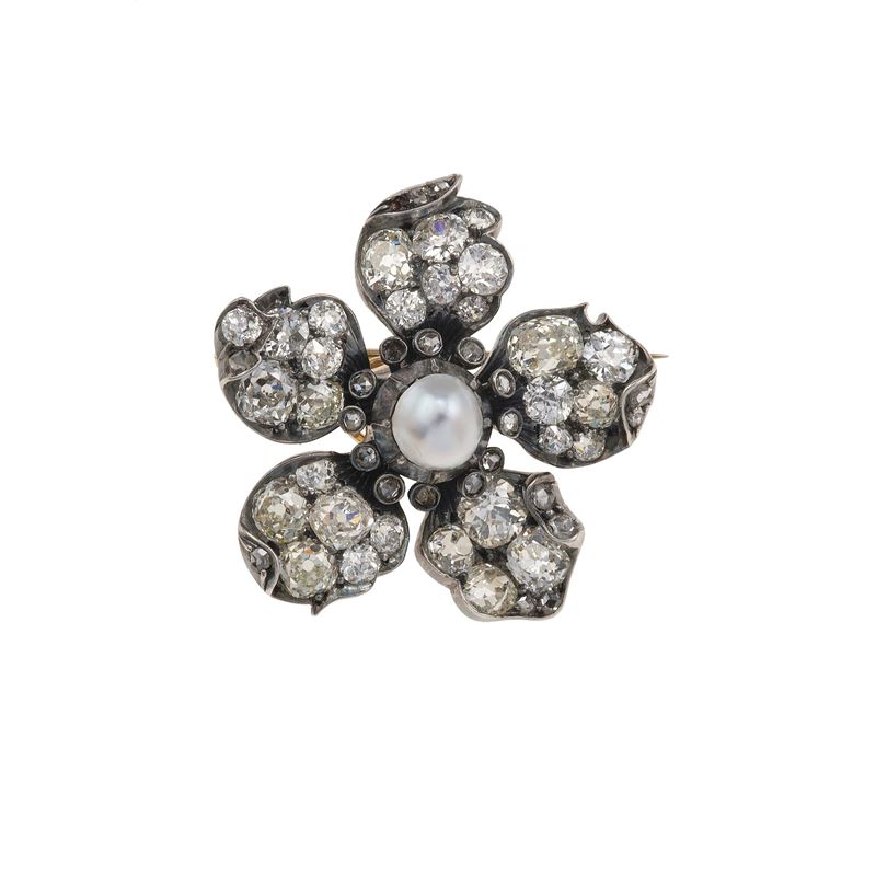 Spilla "fiore" con diamanti di vecchio taglio e perla centrale  - Asta Fine Jewellery - Cambi Casa d'Aste