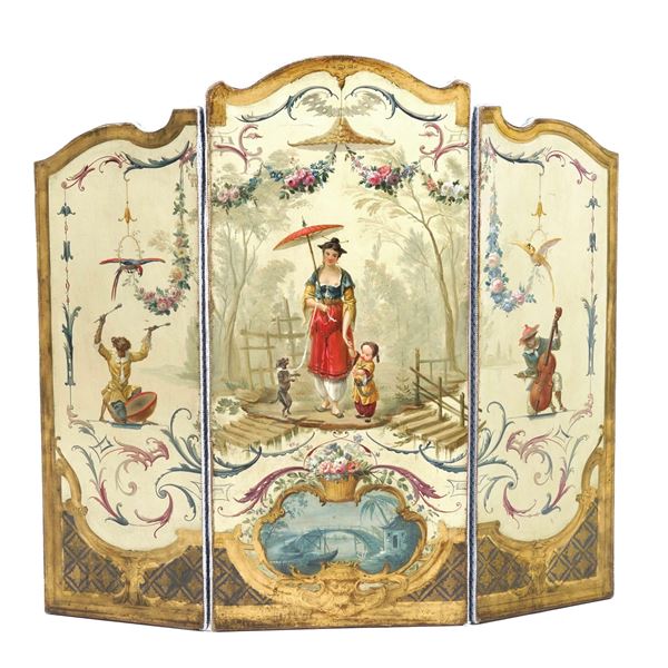 Parascintille a tre ante di forma sagomata in tela dipinta a olio. Secolo XVIII