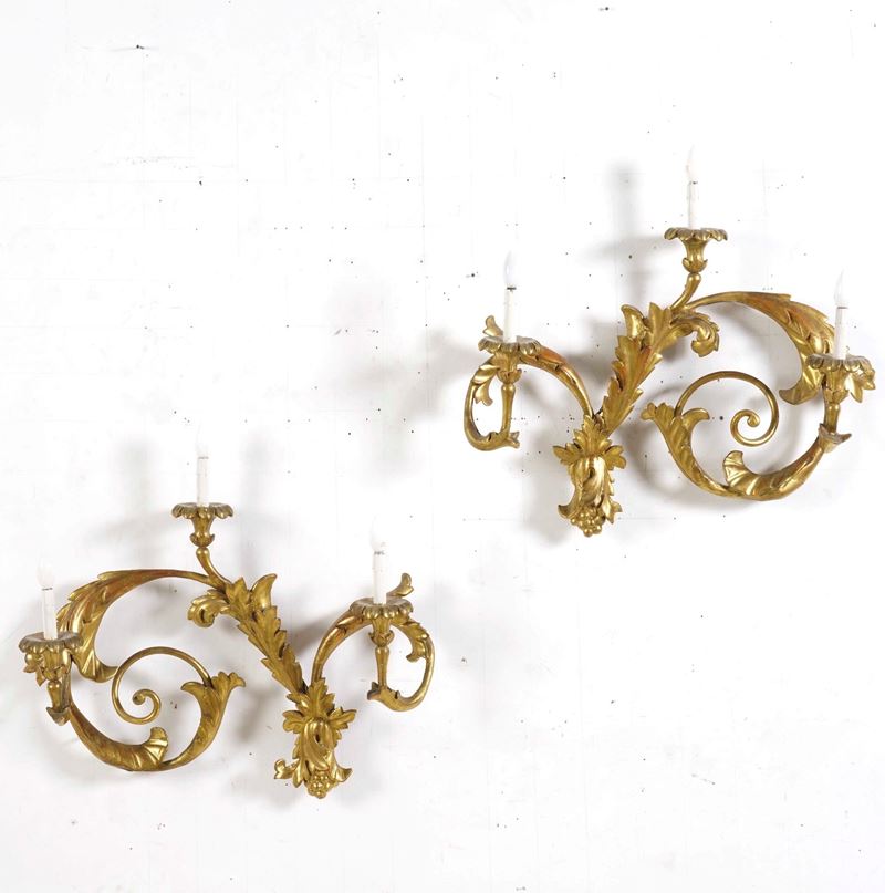 Coppia di appliques in legno intagliato e dorato. XVIII-XIX secolo  - Auction Antiques - Cambi Casa d'Aste