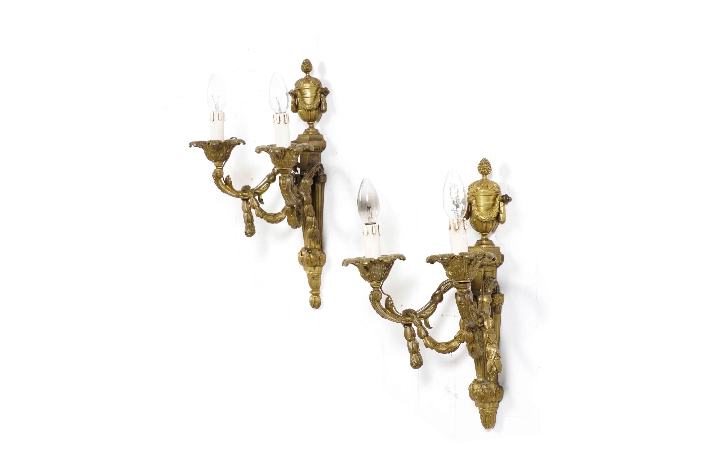 Applique in bronzo dorato, Coppia a due luci, XIX secolo