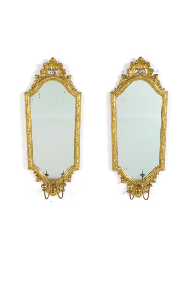 Coppia di ventoline in legno intagliato e dorato. XIX-XX secolo