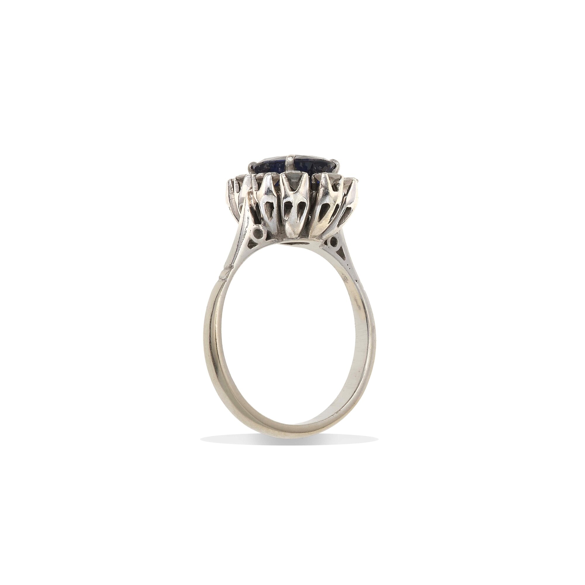 Anello con zaffiro e diamanti, oro bianco 750