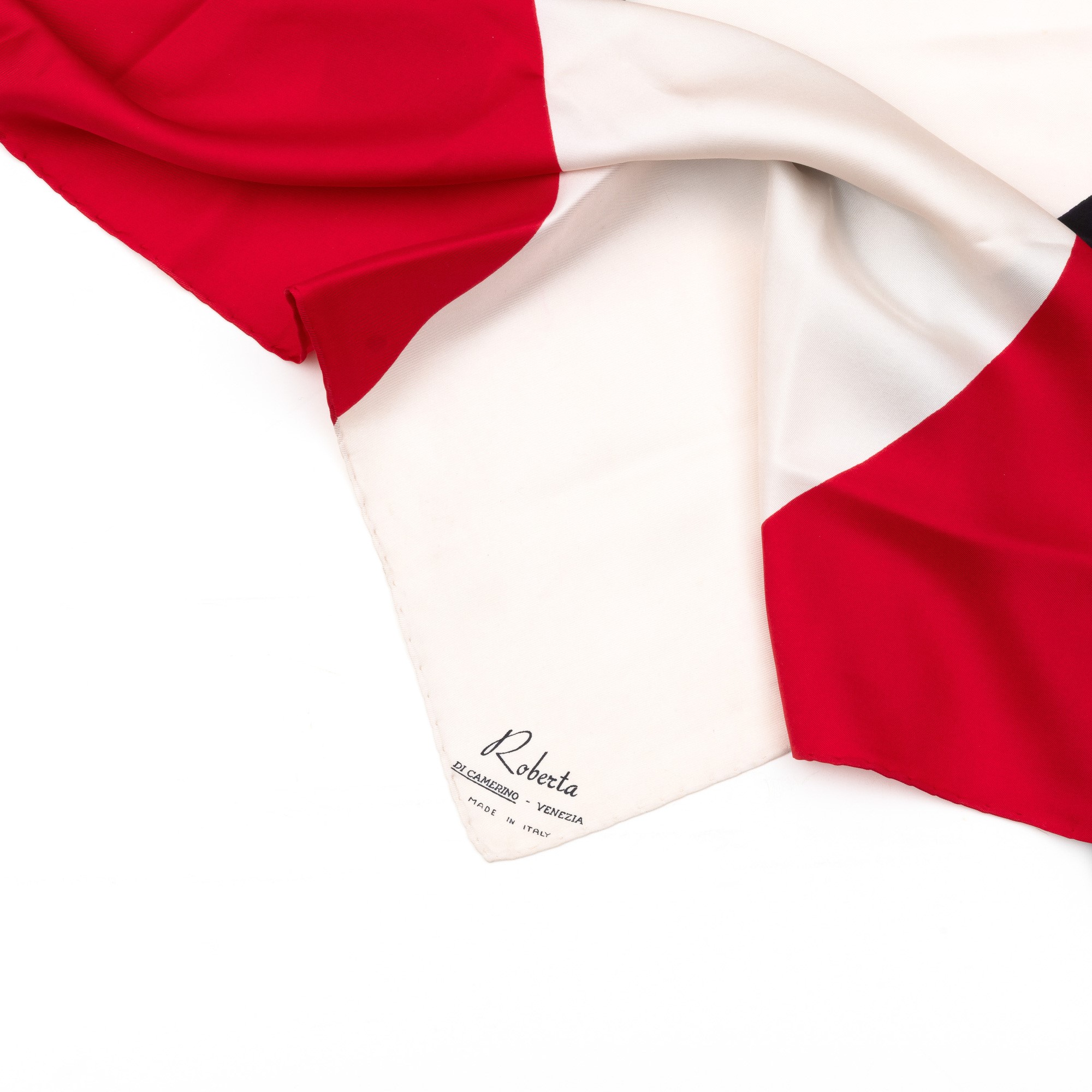 Roberta di Camerino, Foulard