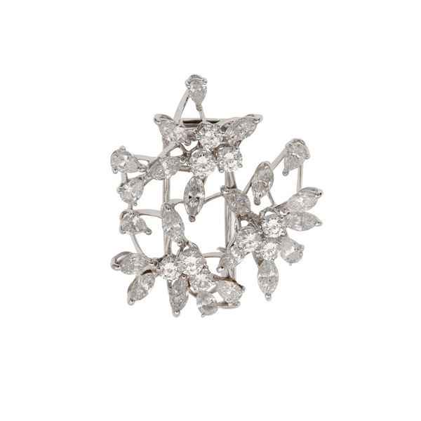 Misani. Spilla con diamanti taglio navette, brillante e goccia per ct 5.10