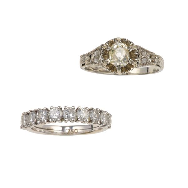 Lotto composto da un anello con diamante taglio cuscino ed una demi-riviere con diamanti taglio brillante per ct 0.90 circa