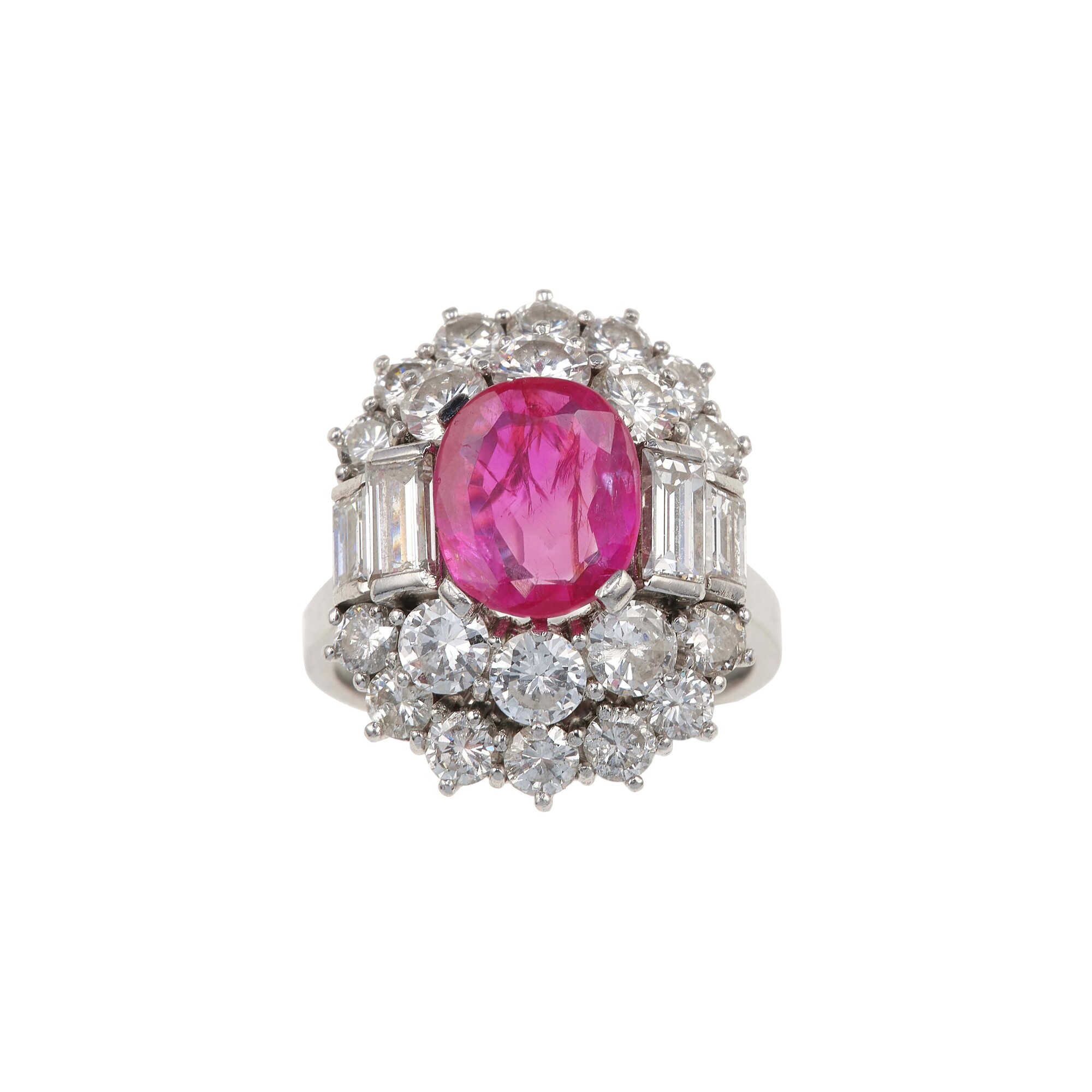 Anello con rubino Burma di ct 2.06 e diamanti, oro bianco 750