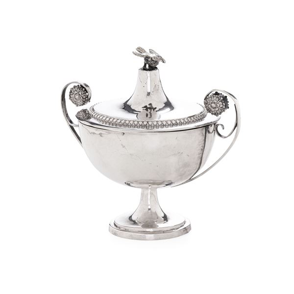 Tazza da puerpera. Roma, XIX secolo. Marchio dell'argentiere parziale di difficile interpretazione