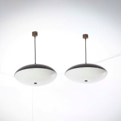 Due lampade a sospensione in ottone e metallo laccato, circa 1950