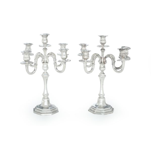 Coppia di candelabri a quattro fiamme. Argenteria siciliana del XX secolo, argentiere Di Cristofalo, Palermo