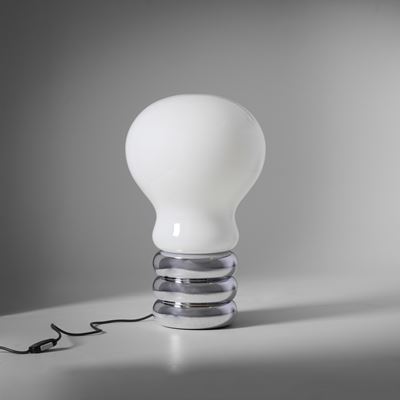 Lampada da tavolo mod. Giant Bulb, metallo cromato e vetro opalino