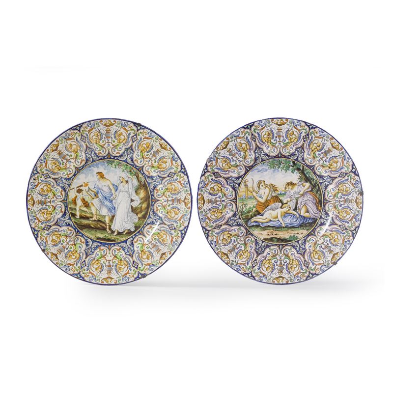 Coppia di grandi piatti da pèarata istoriati, maiolica, Italia centrale, XX secolo