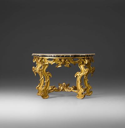 Due consoles, struttura in legno intagliato e dorato, XVII secolo