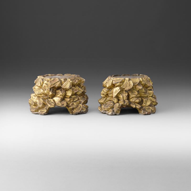 Coppia di basamenti in legno scolpito e dorato a finta roccia. XVIII-XIX secolo  - Auction Italian Mansions - Cambi Casa d'Aste