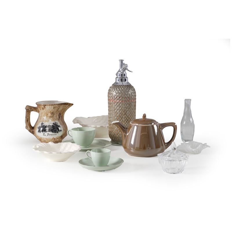 Diversi oggetti e parte di servizio da caffè, XX secolo.  - Auction Majolica and Porcelain - Cambi Casa d'Aste