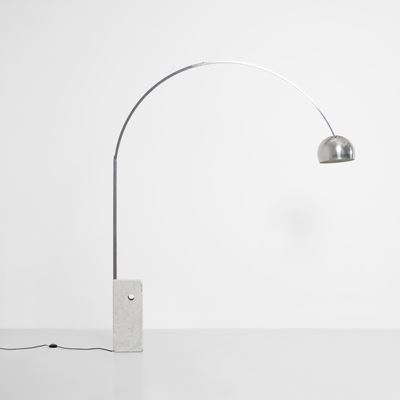 Lampada da terra “L’Arco”
