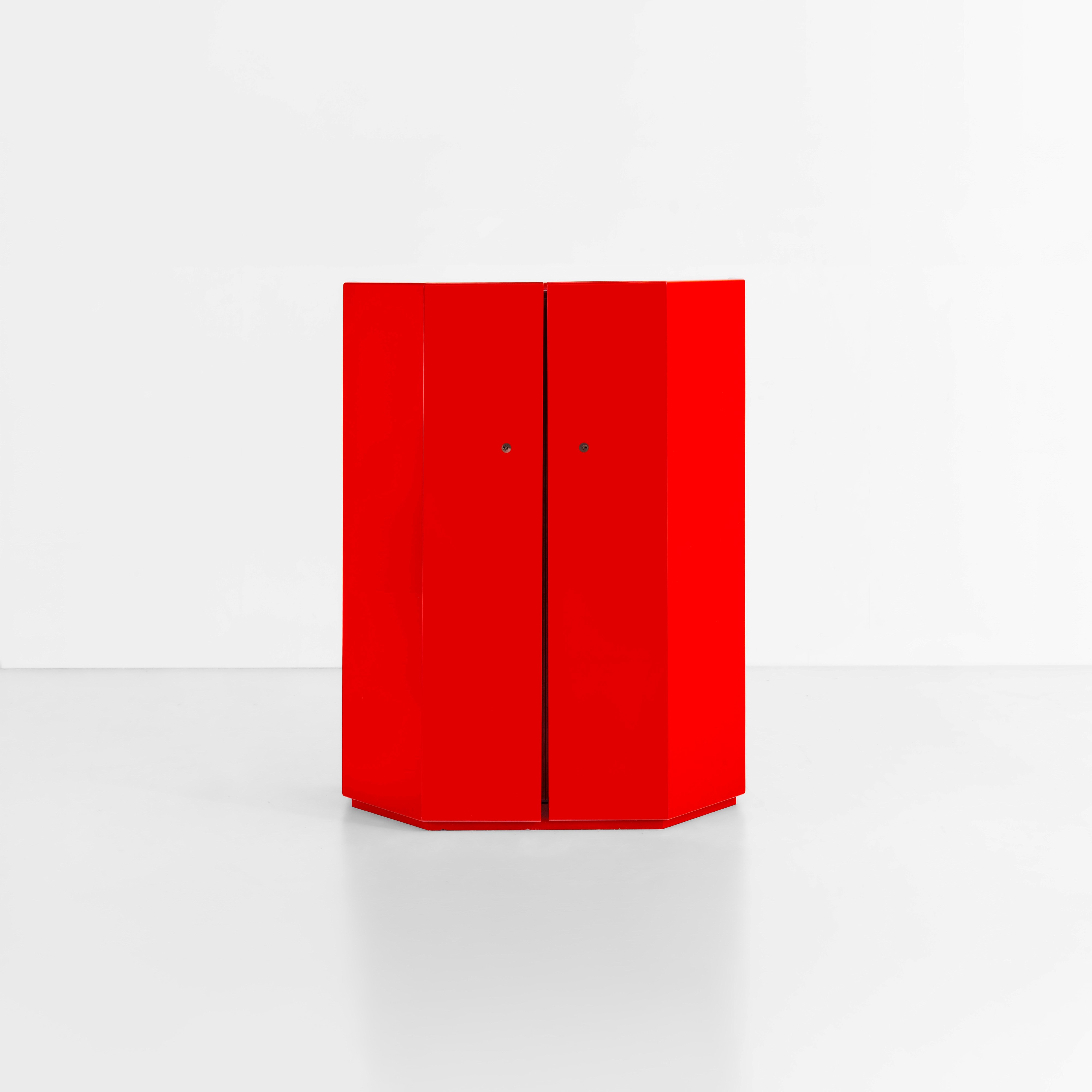 Kazuhide Takahama - Mobile contenitore mod. Bramante, legno laccato e ottone, 1975