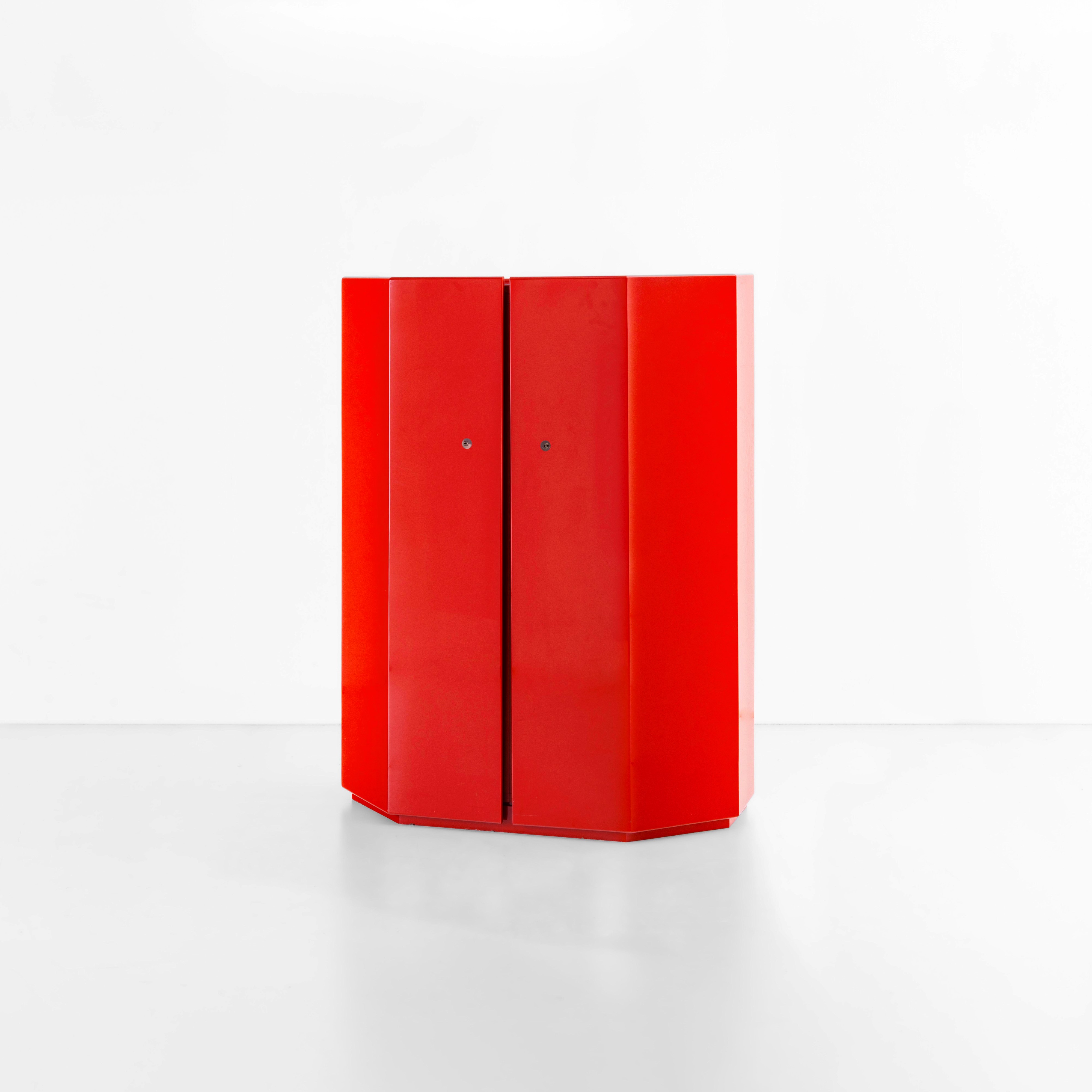 Kazuhide Takahama - Mobile contenitore mod. Bramante, legno laccato e ottone, 1975