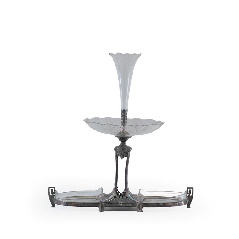 Centrotavola in metallo argentato e vetro. XX secolo  - Asta Antiquariato - Cambi Casa d'Aste