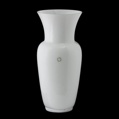 Venini, Vaso a balaustro “Opalini” in vetro soffiato lattimo, Murano 1993