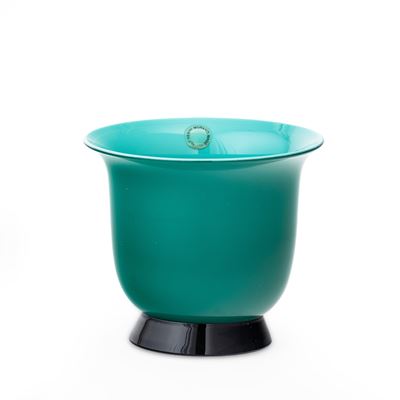 Venini, Vaso in vetro soffiato opalino verde, Murano, 1996
