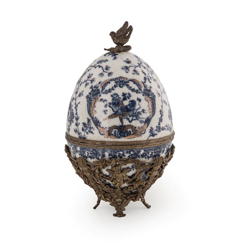 Scatola a guisa d'uovo. Inghilterra, XIX secolo.  - Auction Majolica and Porcelain - Cambi Casa d'Aste