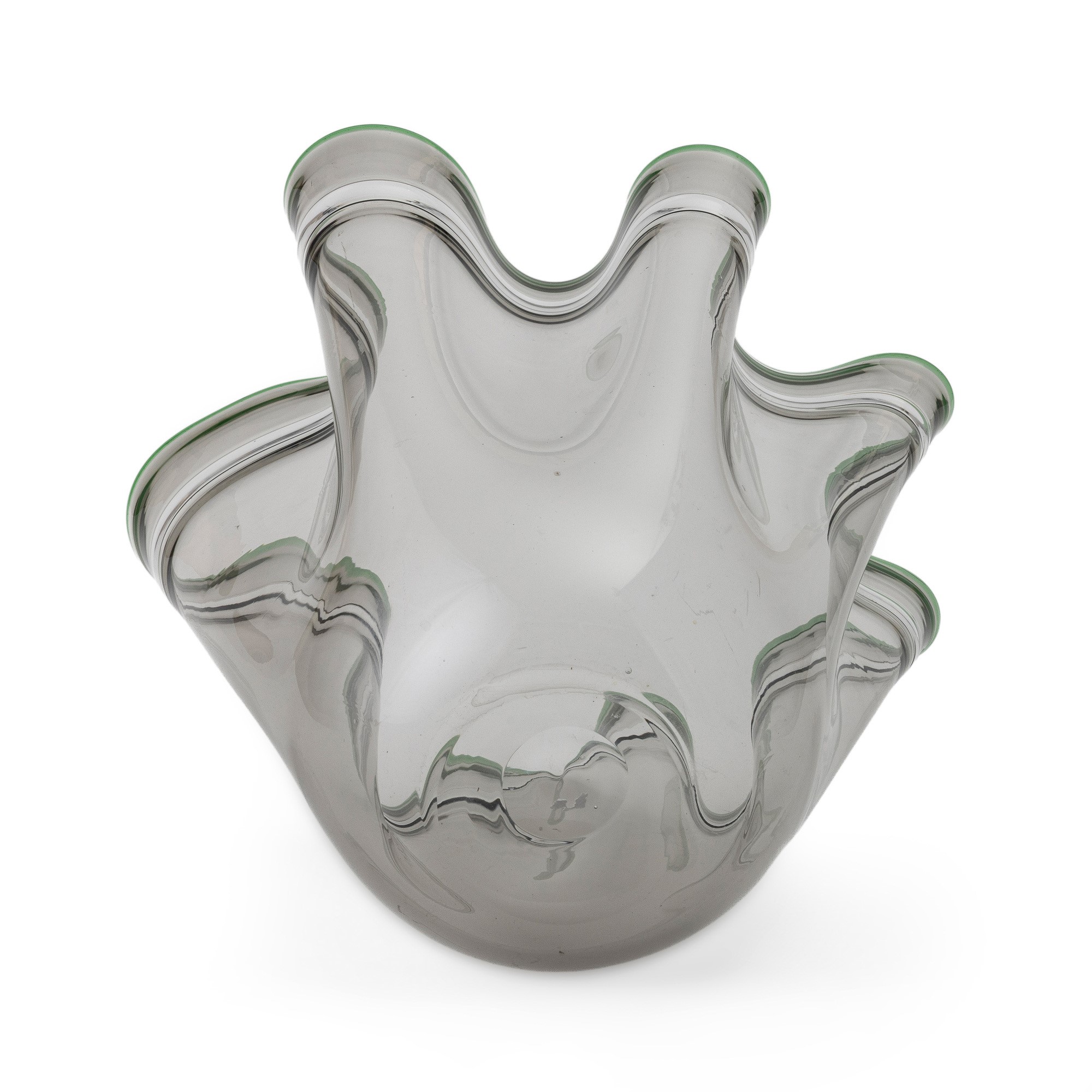 Vistosi, Grande vaso a fazzoletto in vetro soffiato fumè con decoro a fasce e filo verde (Murano,...
