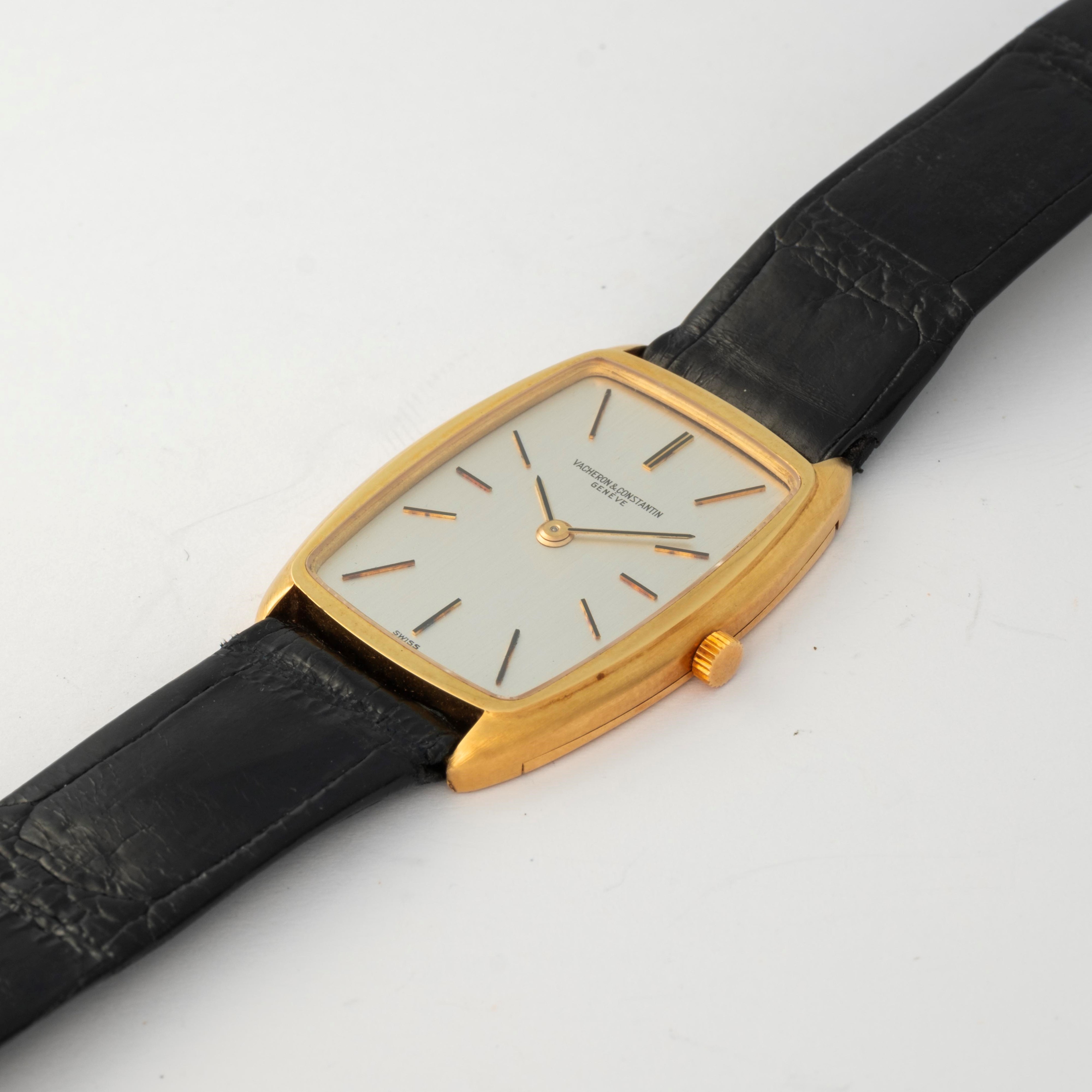 Vacheron & Constantin - Orologio Tonneau in Oro Giallo 18k, Carica Manuale, circa 1970