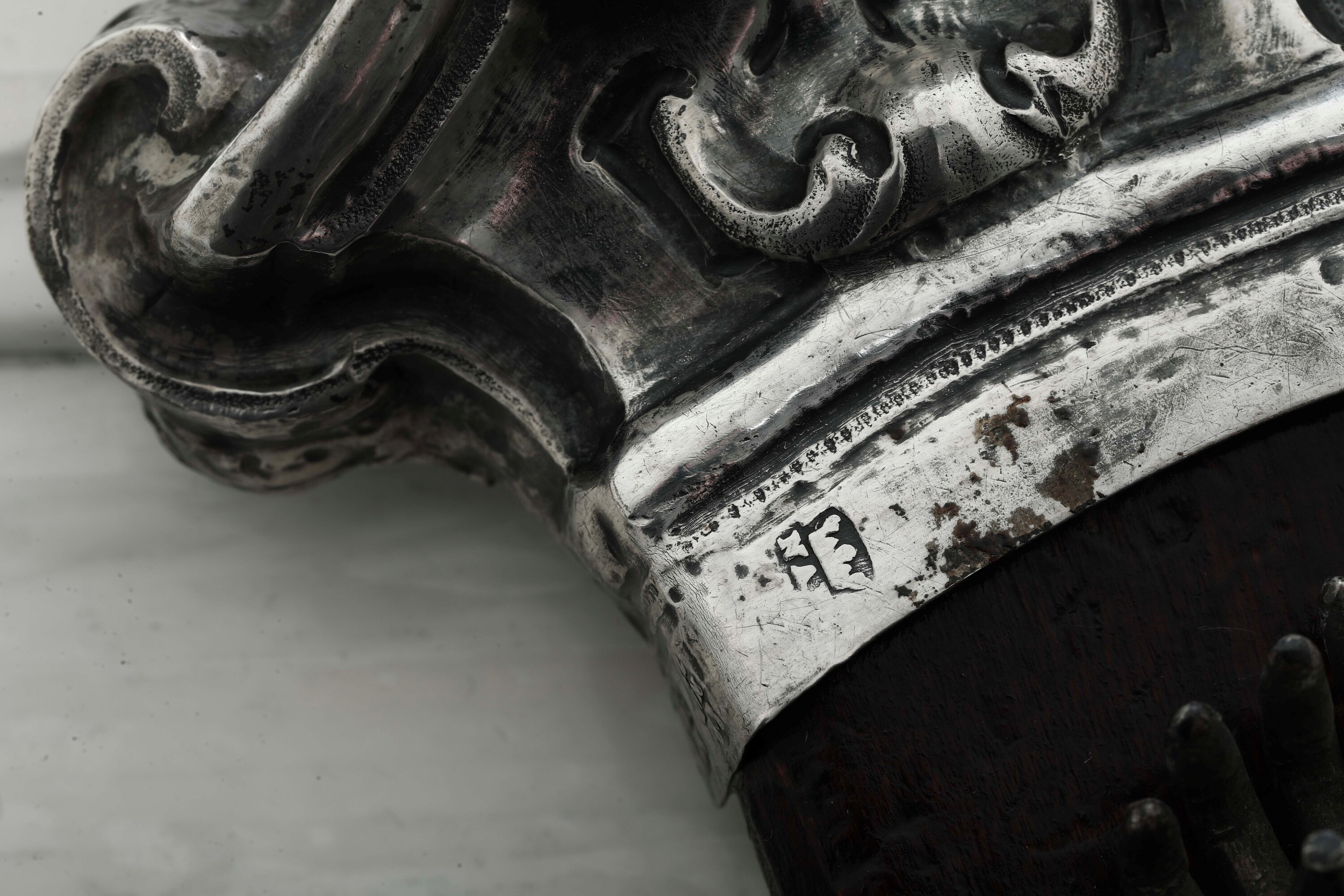 Finimenti e Crocifisso, struttura in legno moderna, argento fuso sbalzato cesellato, Napoli, terz...