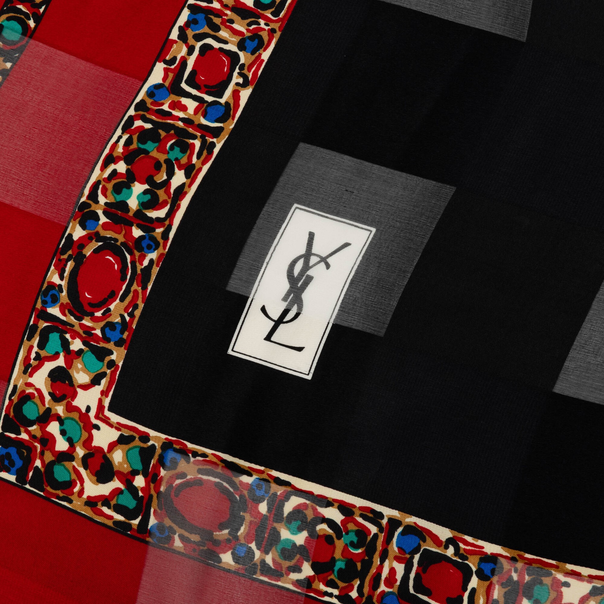Yves Saint Laurent, Foulard