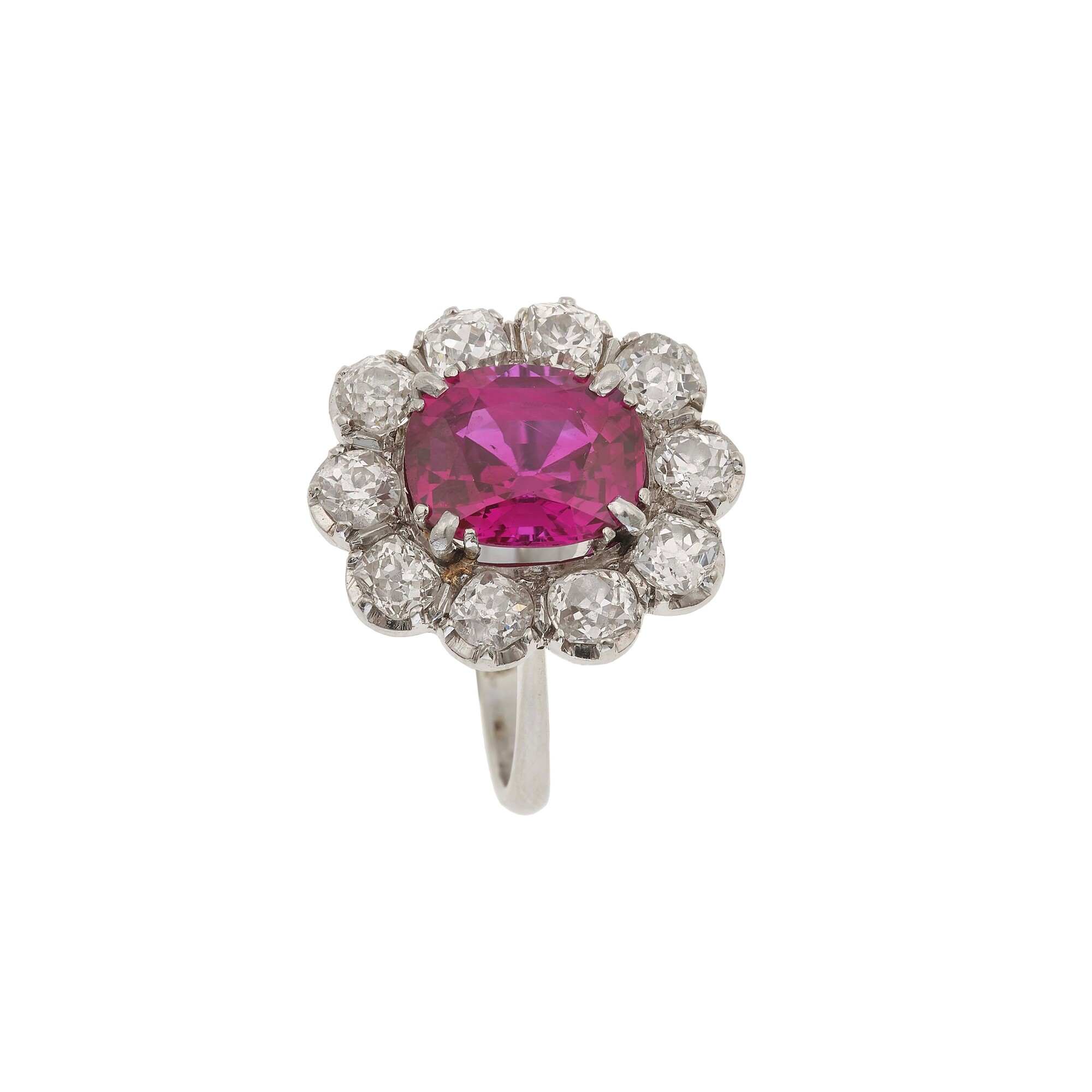 Anello con zaffiro naturale di provenienza Sri Lanka, ct 6.56, montatura in oro bianco 750/1000 c...