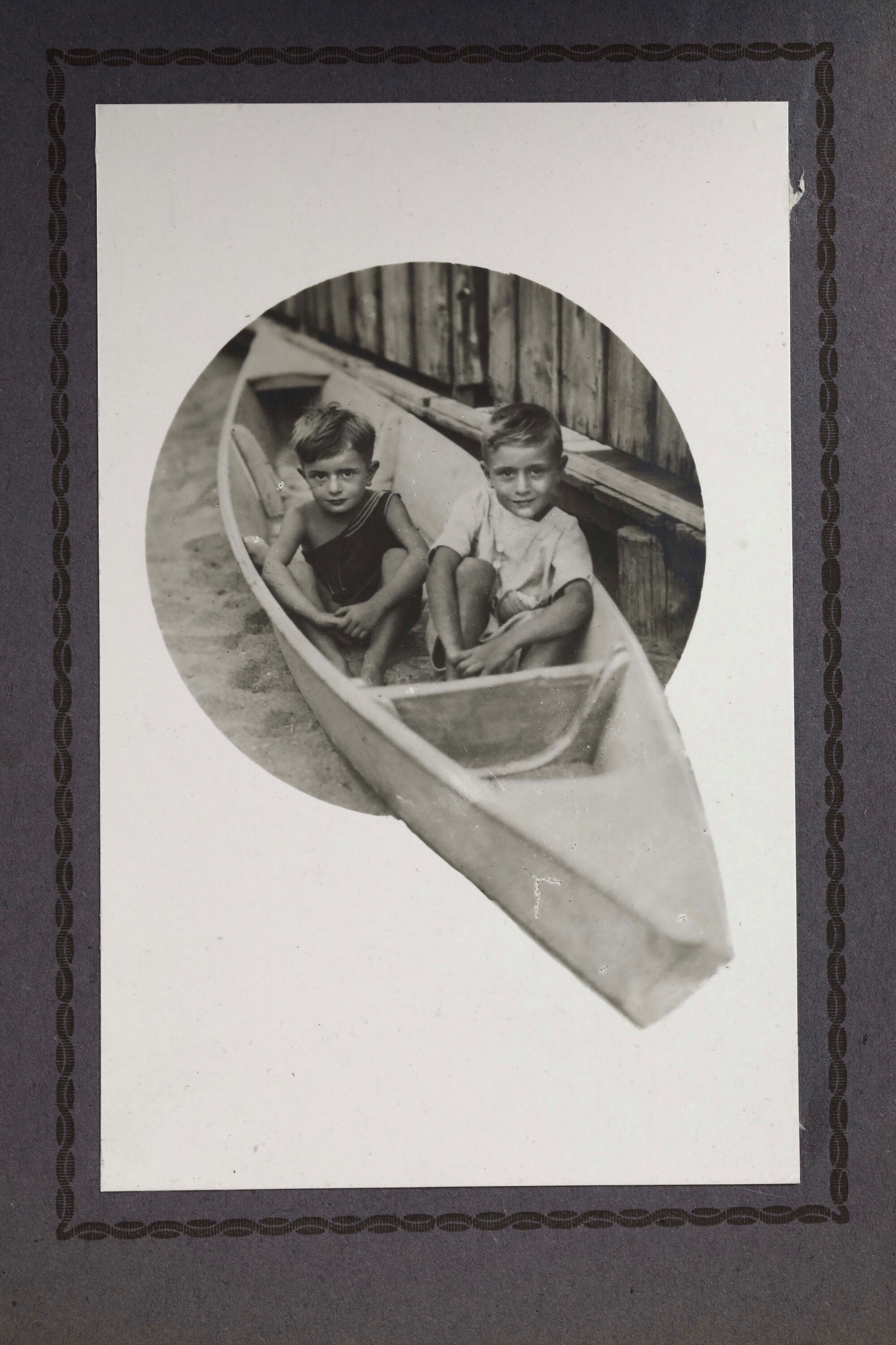 De Poi, Nino, Ricordo di S.E. Benito Mussolini e famiglia – Raccolta di fotografie originali