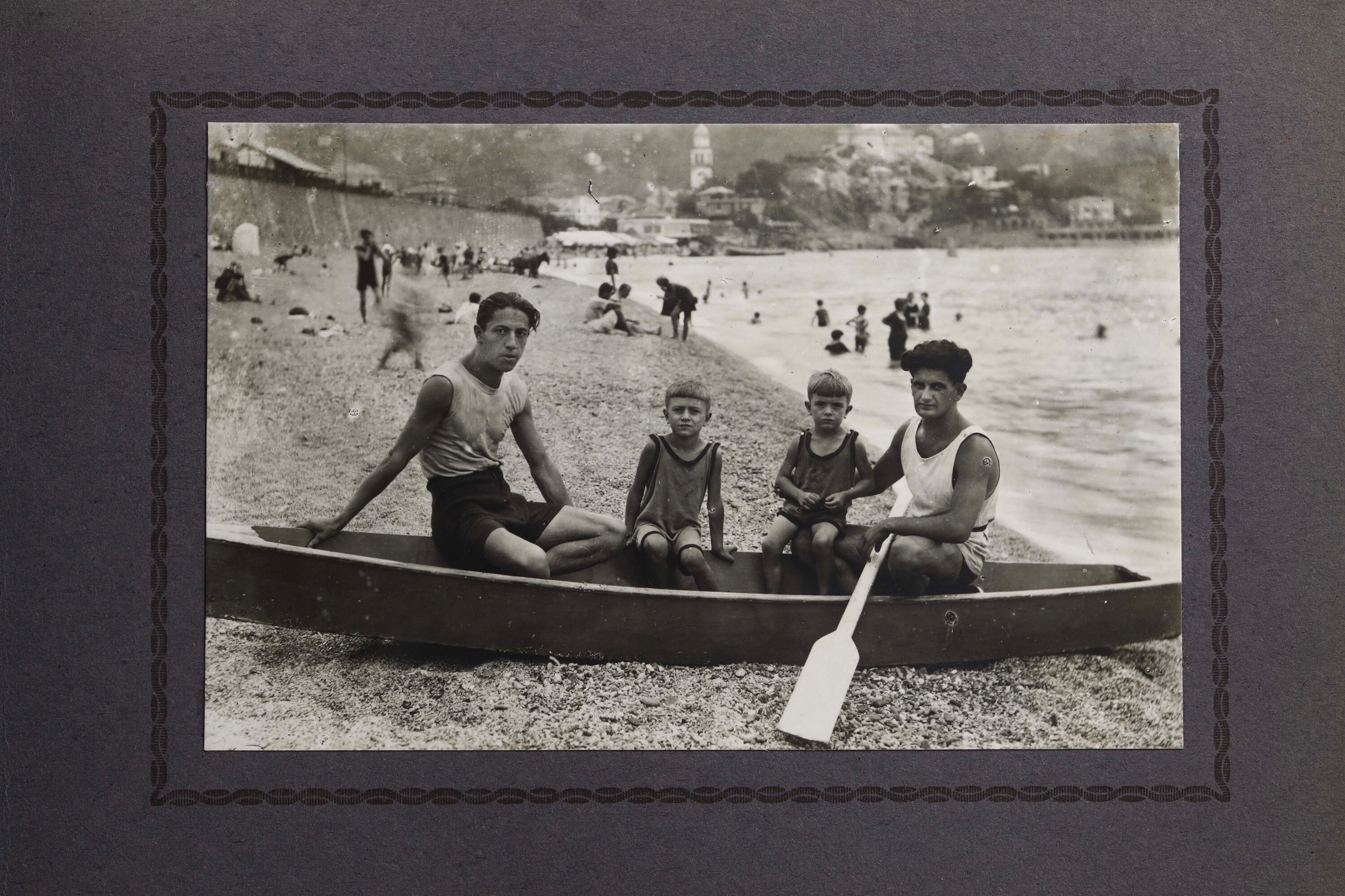 De Poi, Nino, Ricordo di S.E. Benito Mussolini e famiglia – Raccolta di fotografie originali