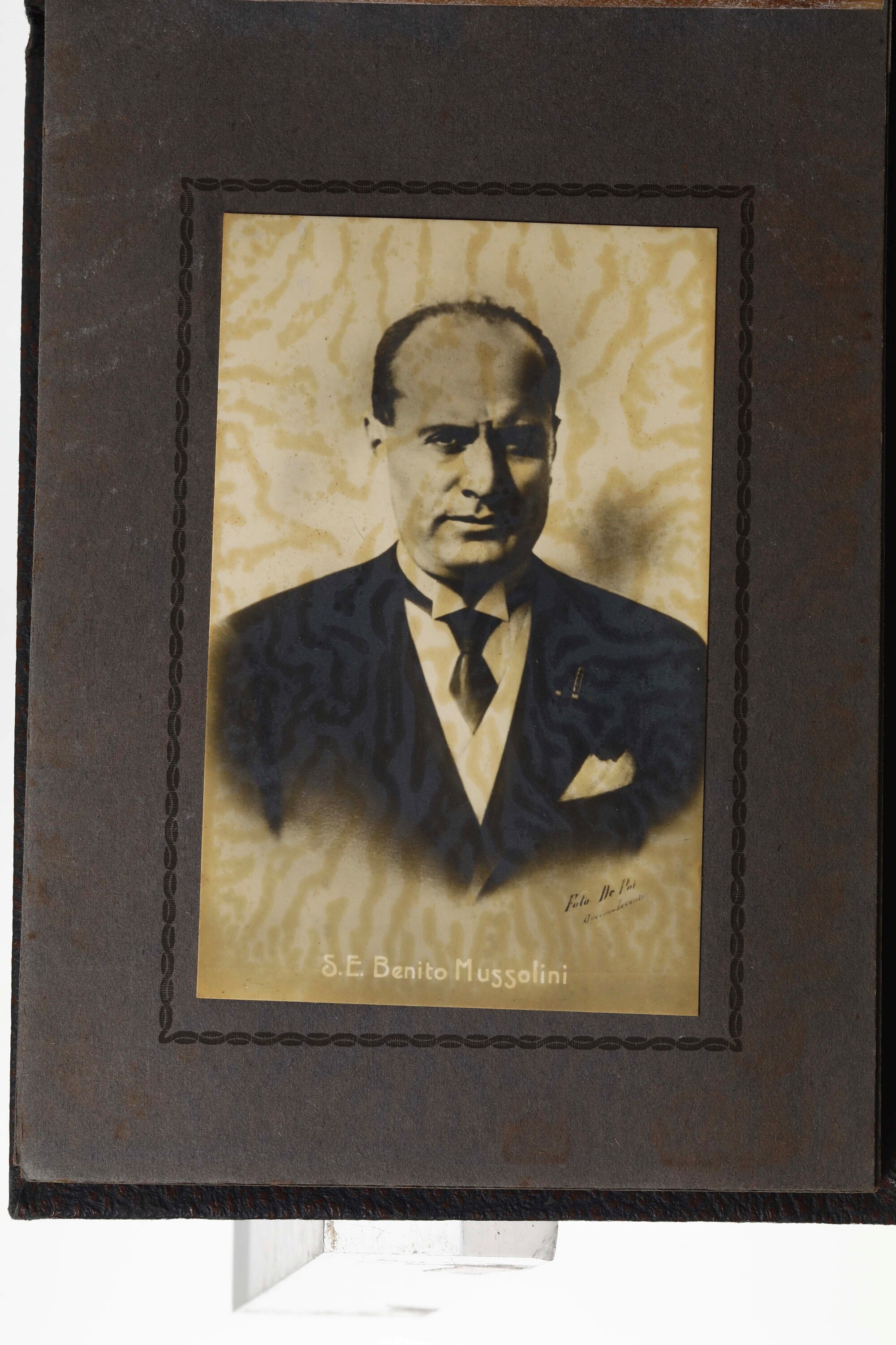 De Poi, Nino, Ricordo di S.E. Benito Mussolini e famiglia – Raccolta di fotografie originali