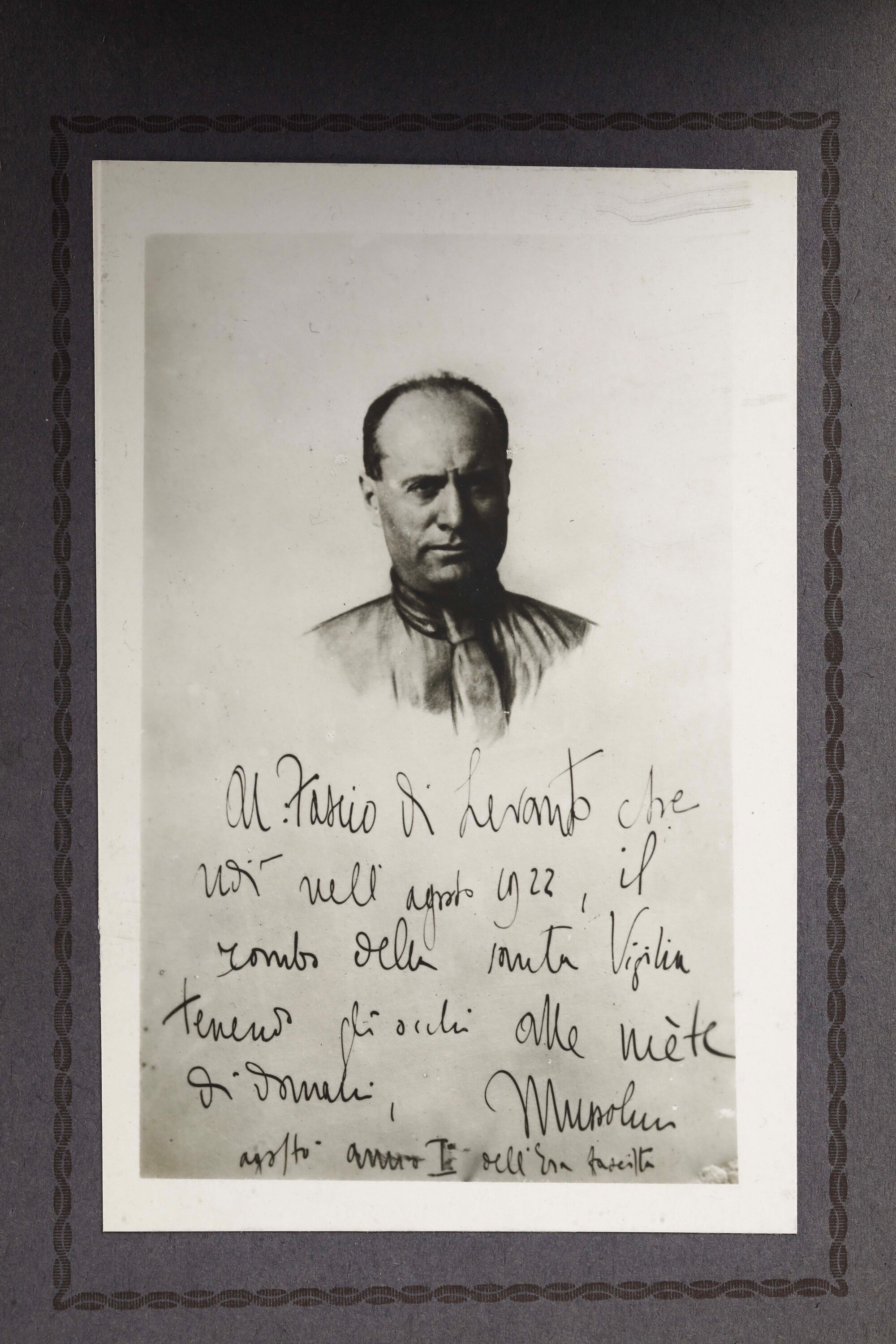 De Poi, Nino, Ricordo di S.E. Benito Mussolini e famiglia – Raccolta di fotografie originali