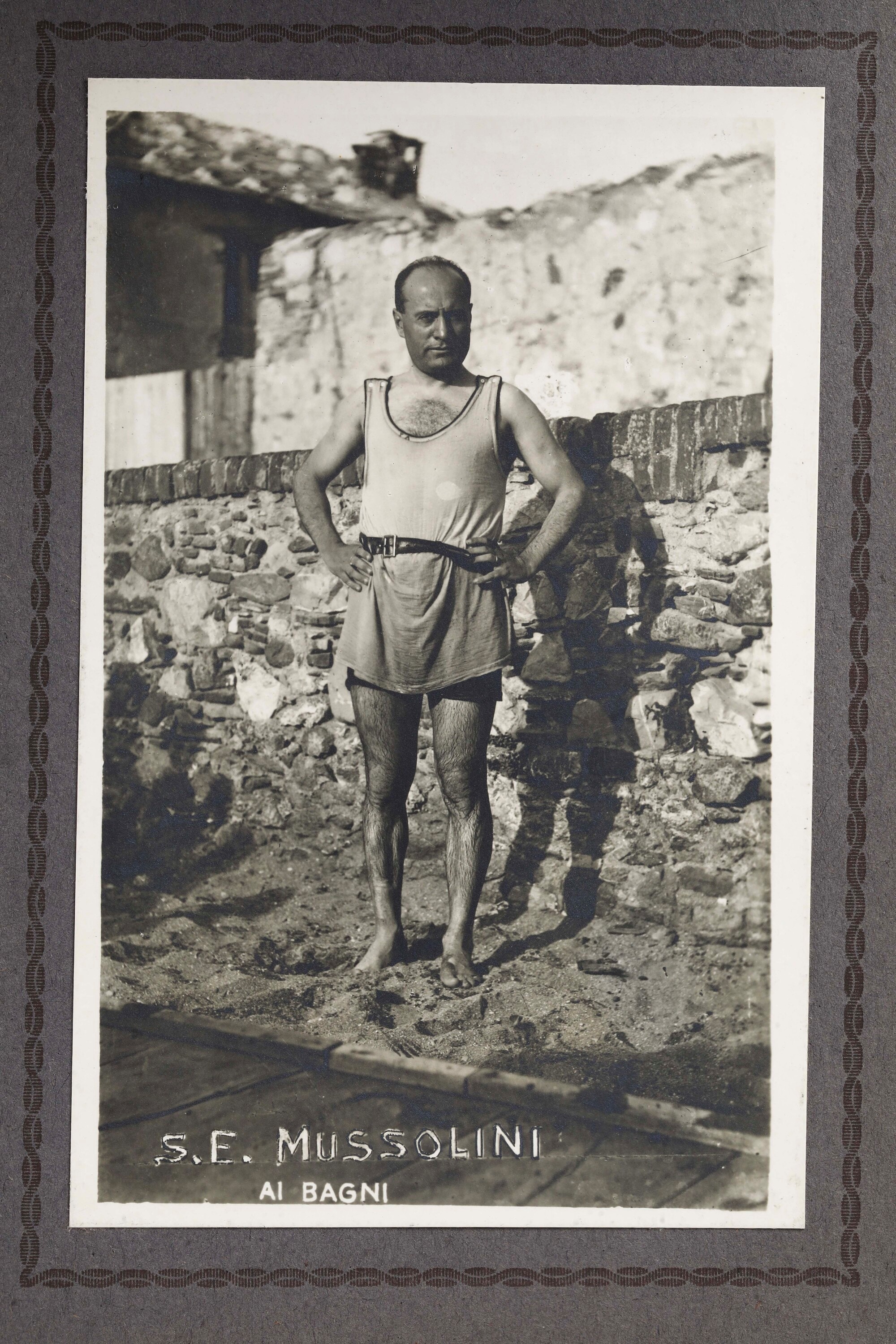 De Poi, Nino, Ricordo di S.E. Benito Mussolini e famiglia – Raccolta di fotografie originali