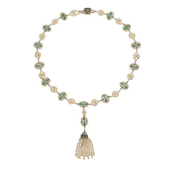 Sautoir con piccole perle e smeraldi