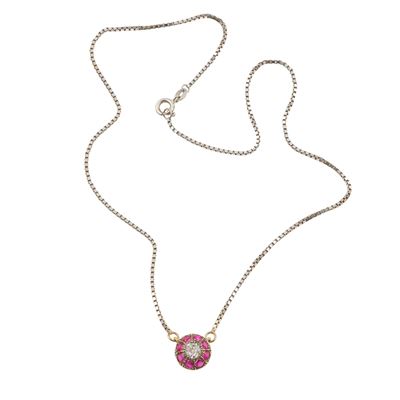 Pendente con diamante di vecchio taglio e rubini sintetici, oro bianco e oro giallo 750/1000