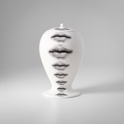 Vaso coperto modello Rossetti in porcellana