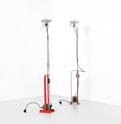 Due lampade da terra mod. Toio, metallo cromato e laccato, Italia, 1962