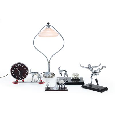 Set di oggetti da scrivania, composto da porta penna, porta inchiostro, orologio da tavolo, pezzo...