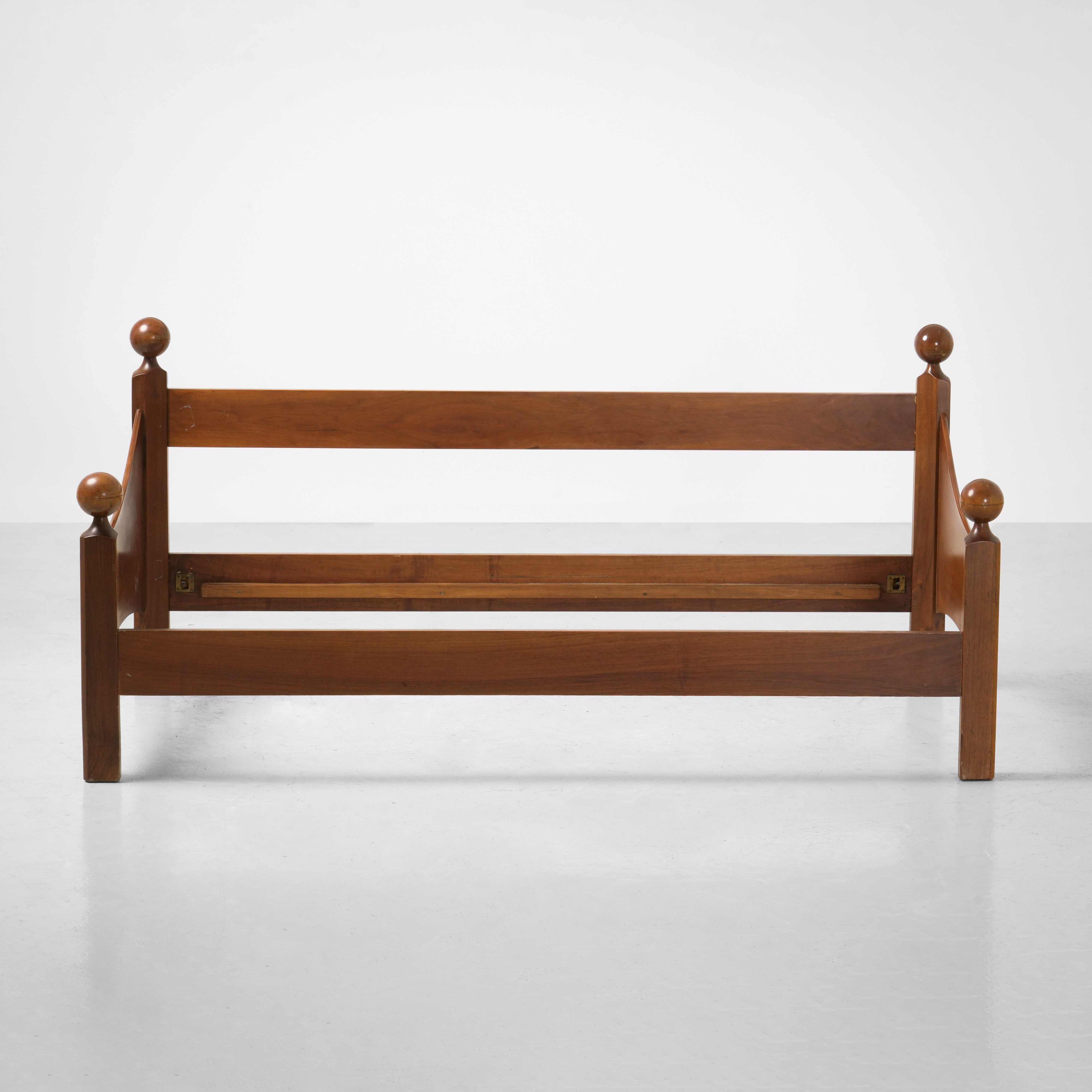 Luigi Caccia Dominioni - Daybed mod. L4, legno, Italia, circa 1960